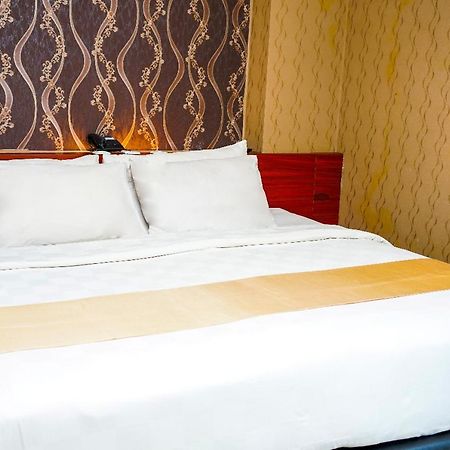 Jle'S Hotel Манадо Екстериор снимка