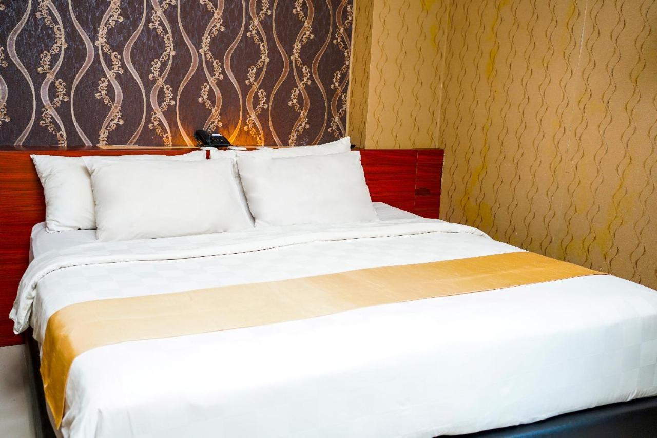 Jle'S Hotel Манадо Екстериор снимка