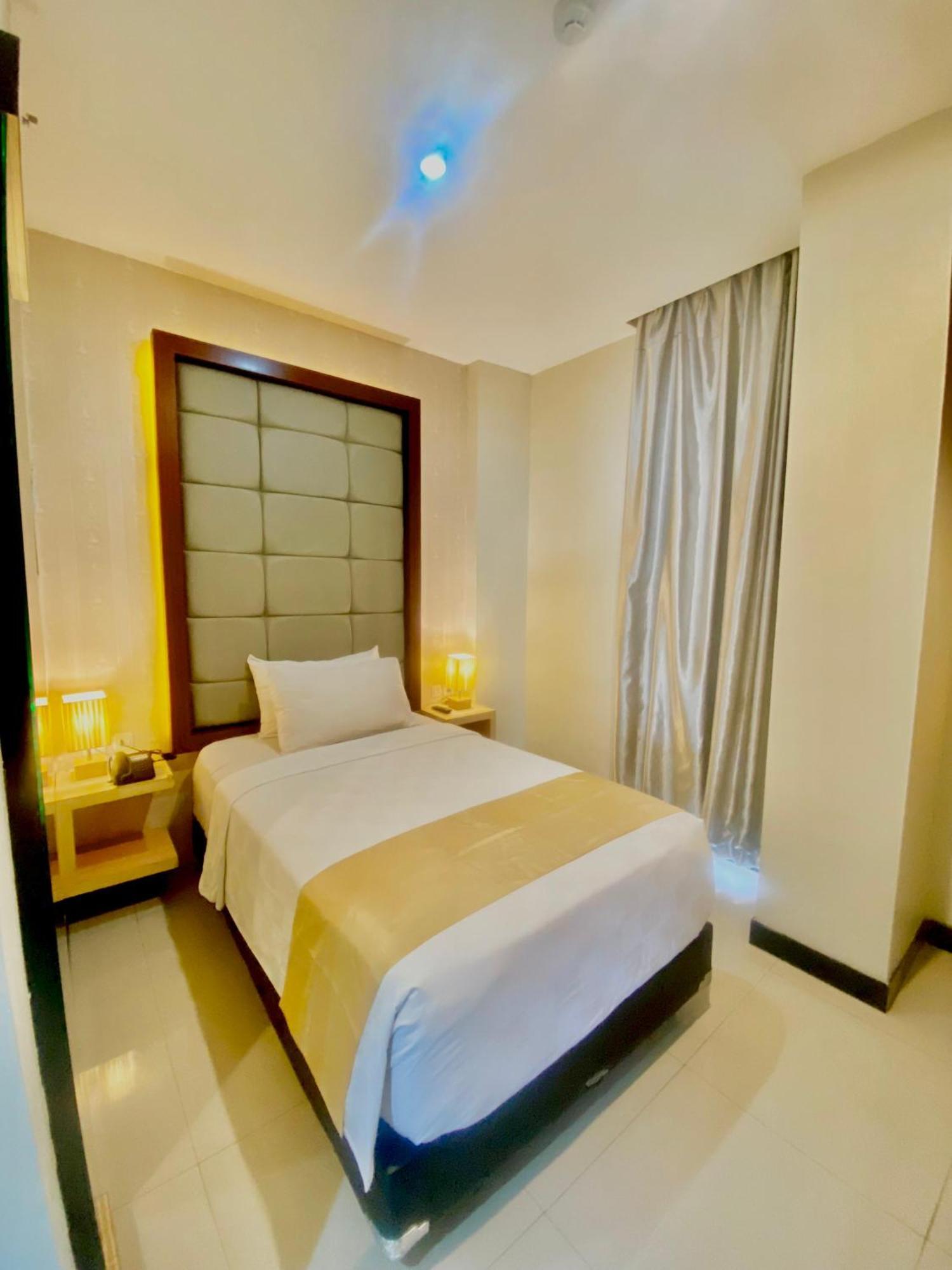 Jle'S Hotel Манадо Екстериор снимка